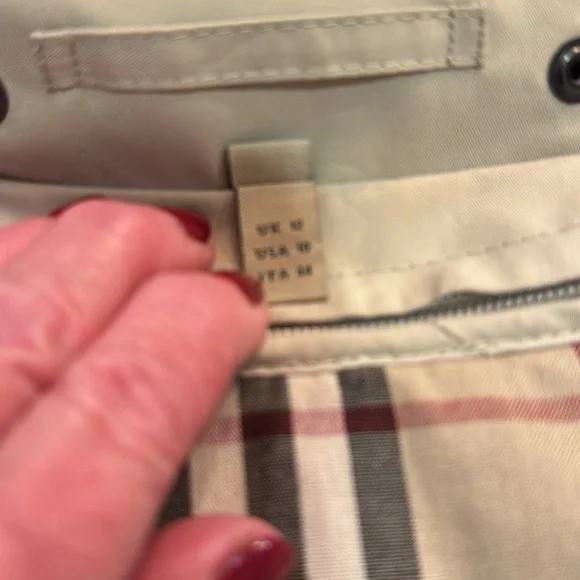 Ladies Burberry Coat with Zip in/out liner. US 10 - Picture 5 of 7